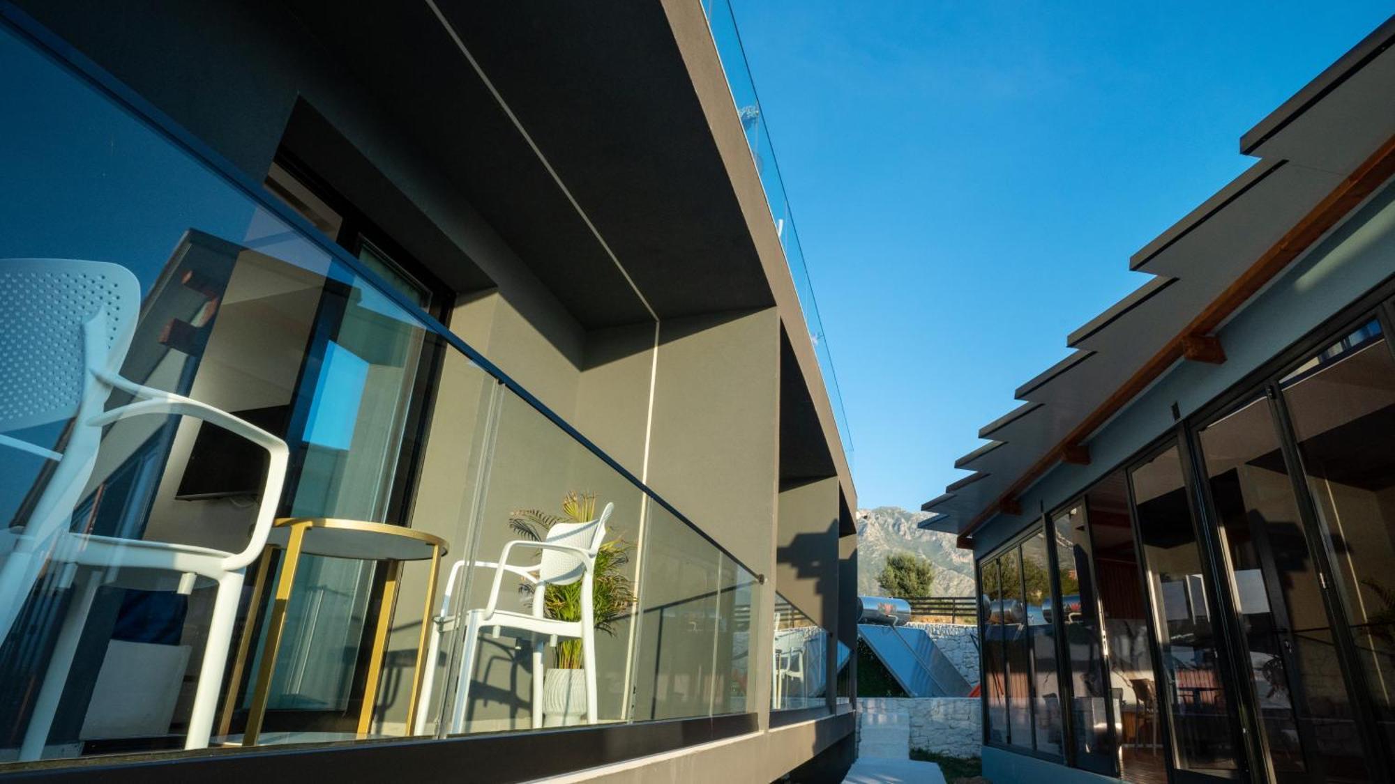 Sea Queen Luxury Hotel Radhimë Екстериор снимка