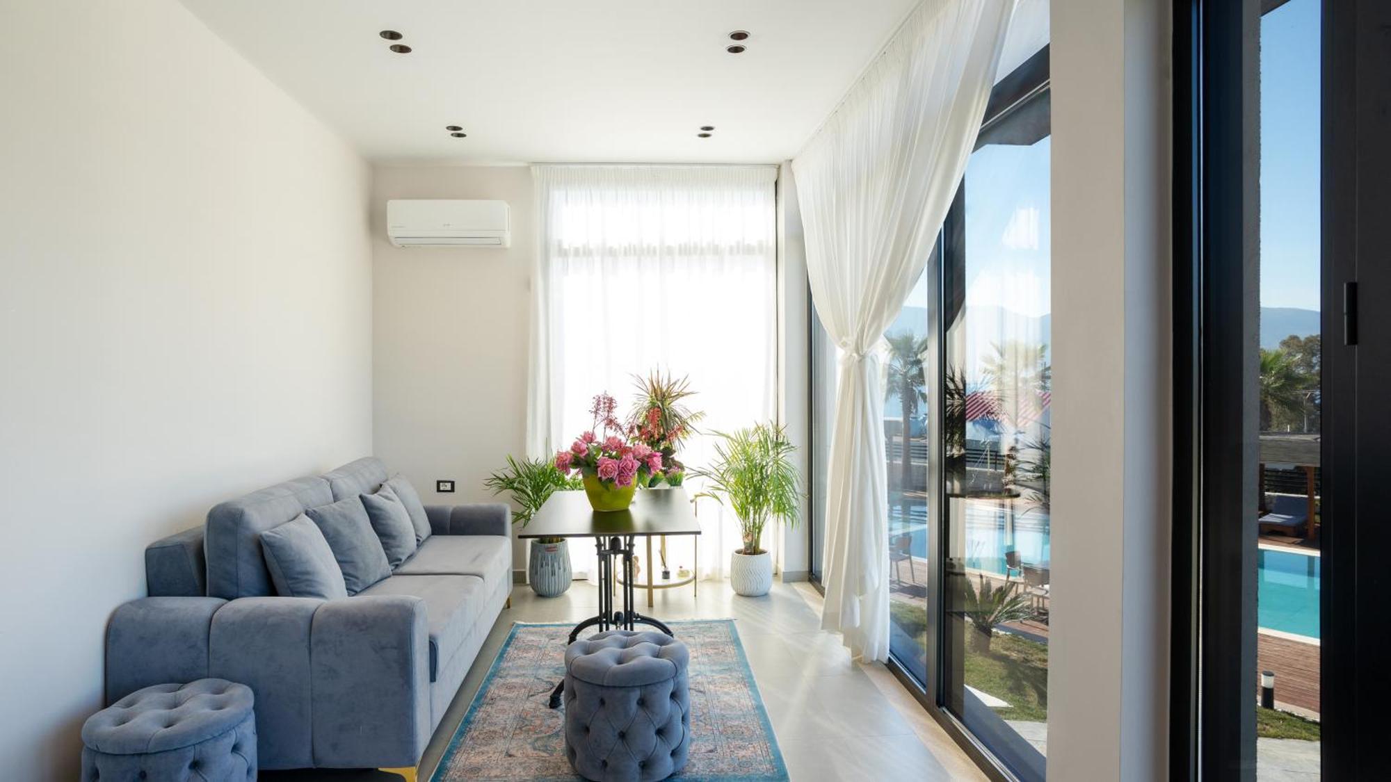 Sea Queen Luxury Hotel Radhimë Екстериор снимка