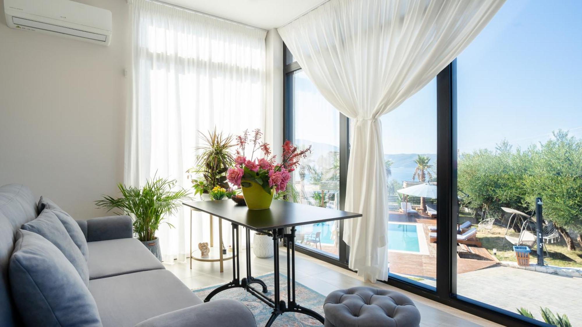 Sea Queen Luxury Hotel Radhimë Екстериор снимка