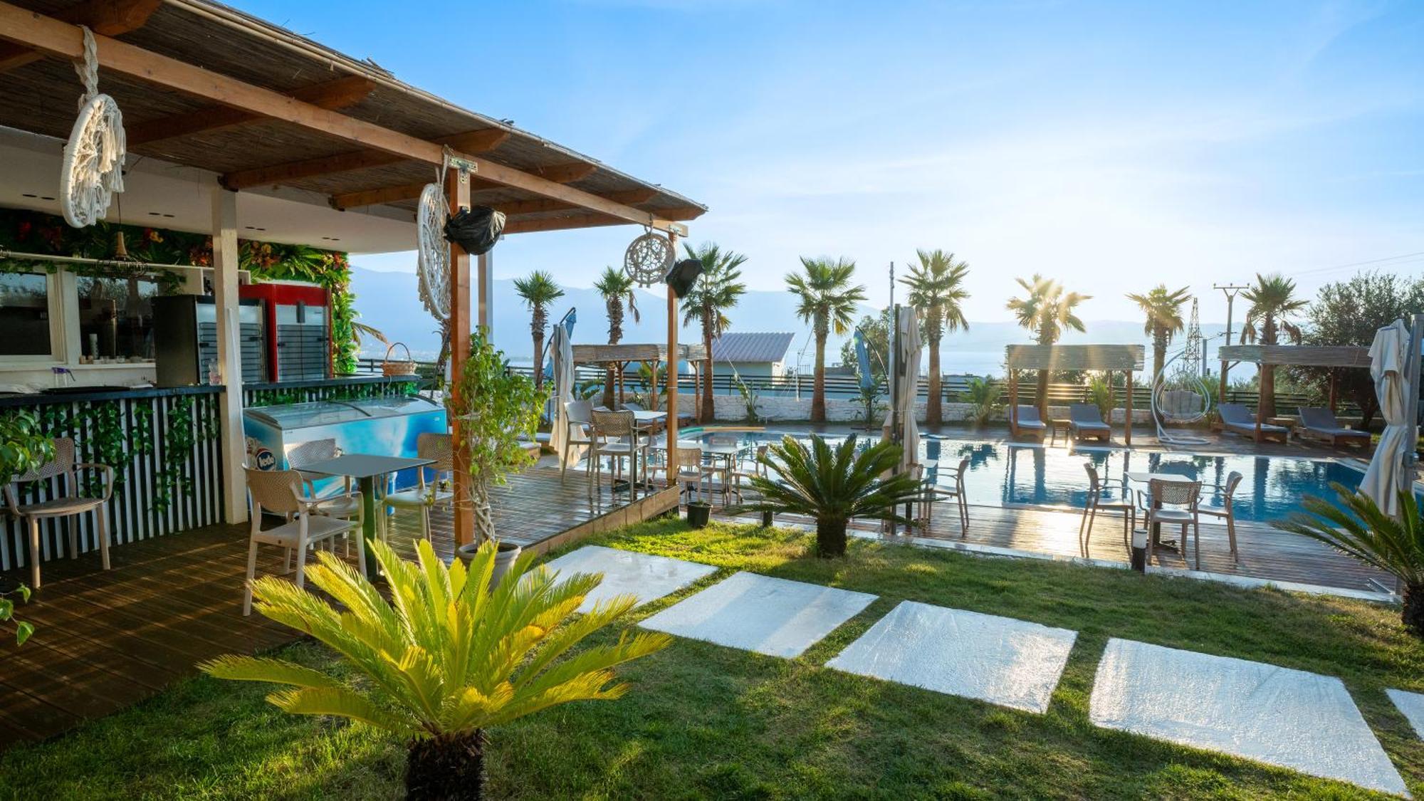 Sea Queen Luxury Hotel Radhimë Екстериор снимка