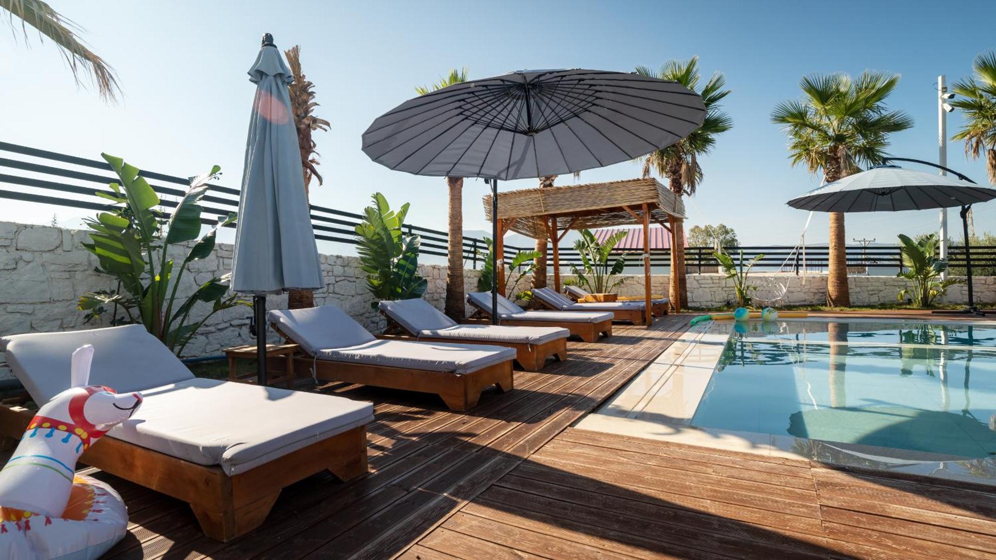 Sea Queen Luxury Hotel Radhimë Екстериор снимка