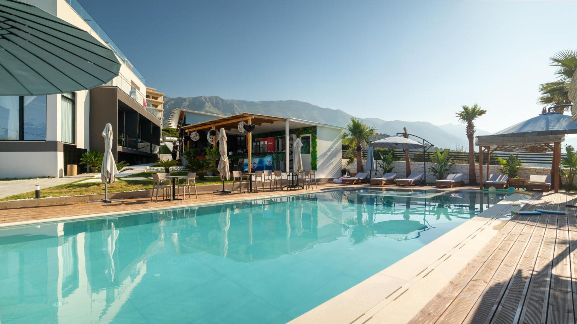 Sea Queen Luxury Hotel Radhimë Екстериор снимка