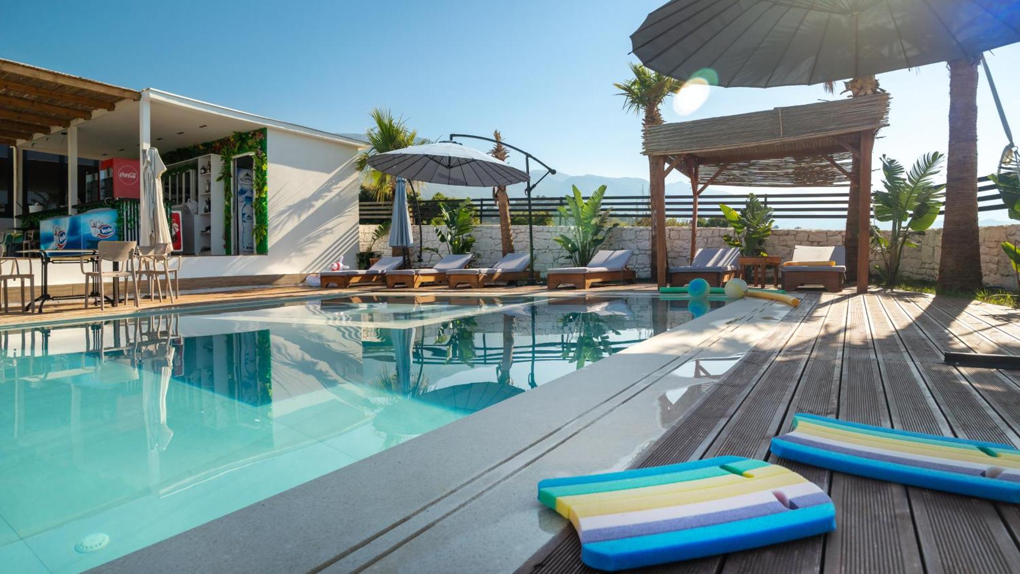 Sea Queen Luxury Hotel Radhimë Екстериор снимка
