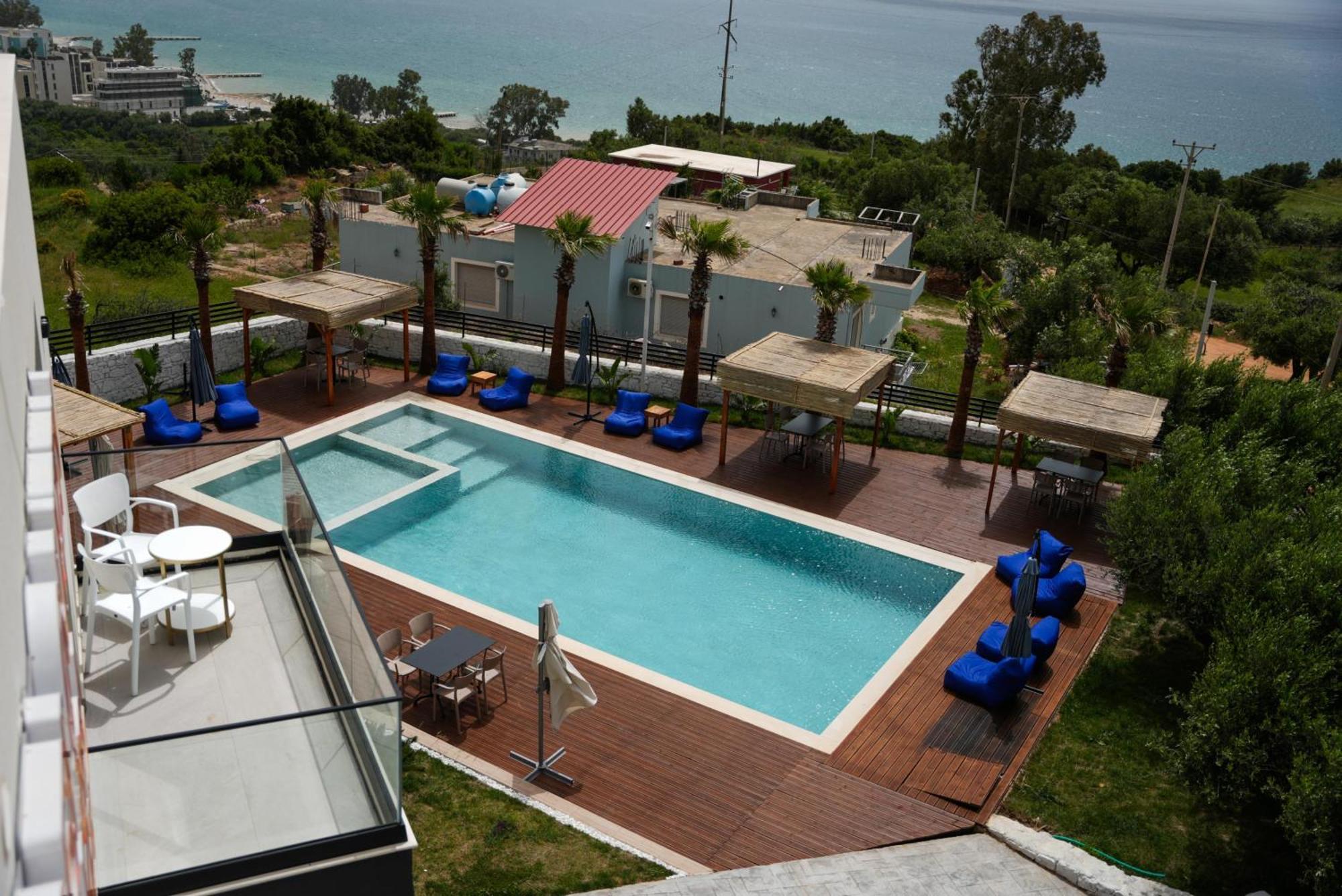 Sea Queen Luxury Hotel Radhimë Екстериор снимка