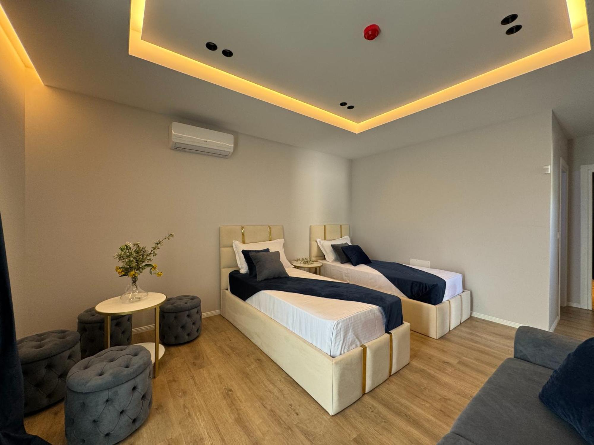 Sea Queen Luxury Hotel Radhimë Екстериор снимка